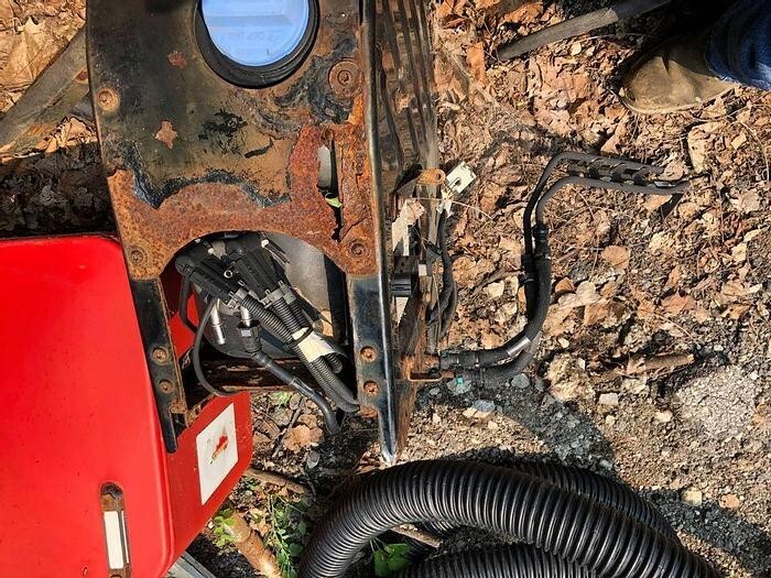 2012 Mack CXU613 Def Tank & Working Pump