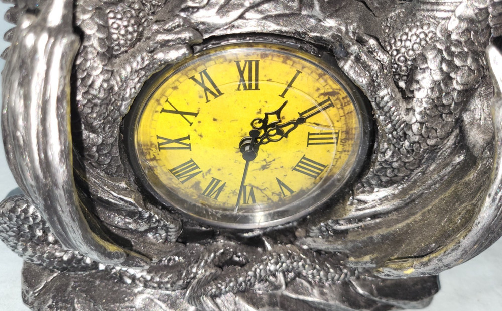 DWK Gothic Twin Dragons Table Clock