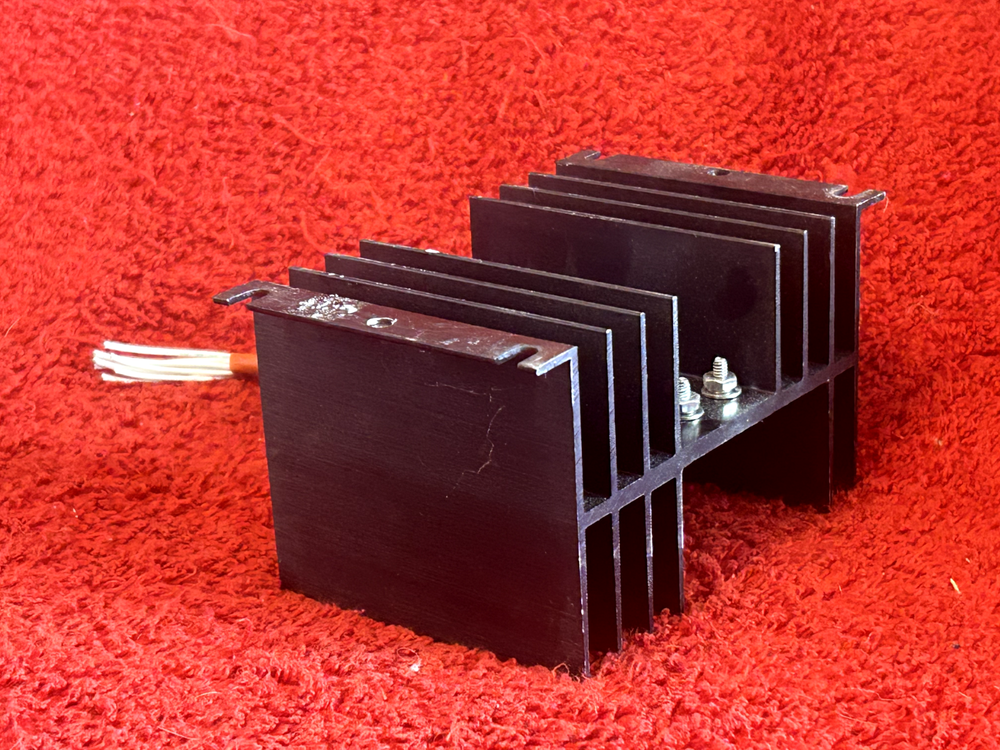 AIRCRAFT VOLTAGE REGULATOR WITH CONNECTOR