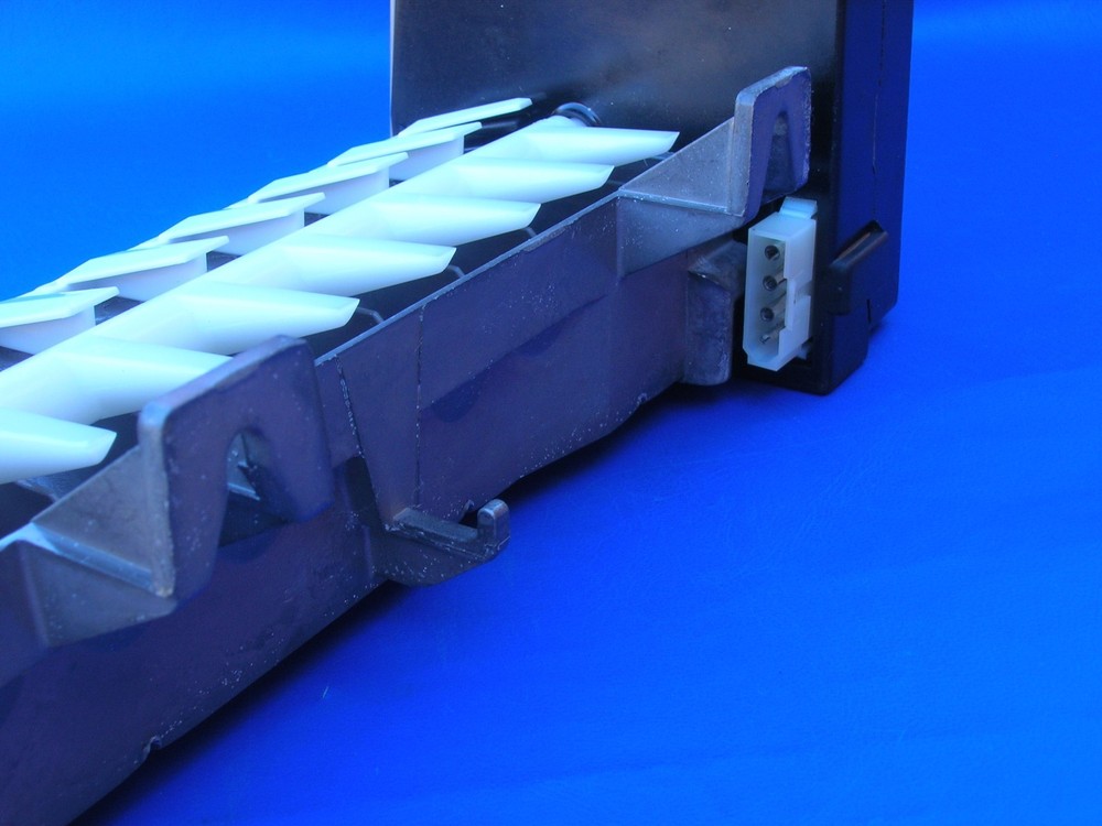 Frigidaire M1/SA8868 Crescent cube icemaker "RECEIVES" WH DIRECTLY into head