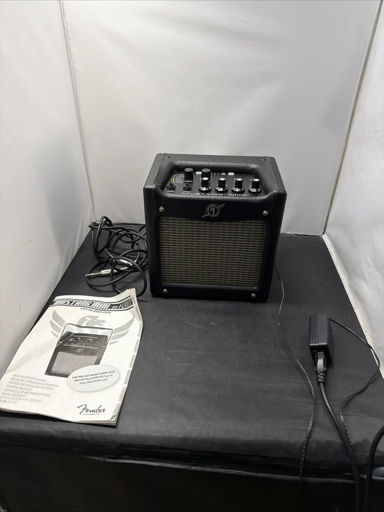 Fender Mustang Mini PR-1198 1