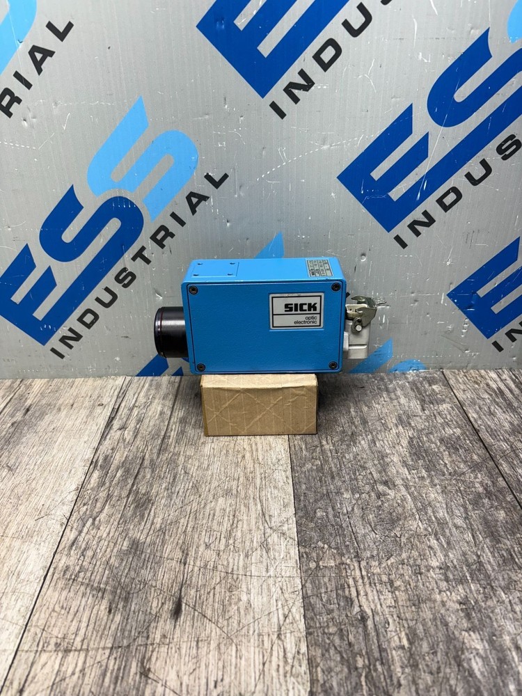 SICK LUT1-540 LUMINESCENCE SENSOR 18-30VDC