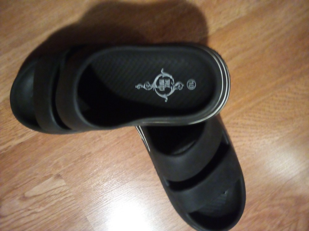 Sole Mates Slip Ons Size 10