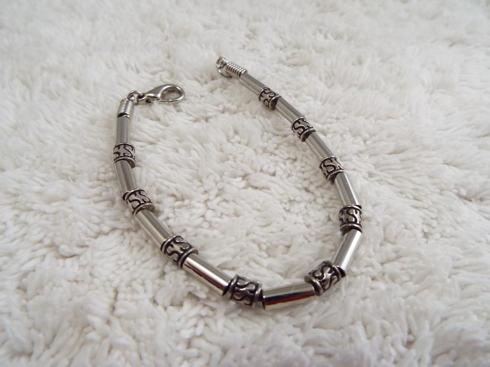 Silvertone Tube Bead Bracelet (J10)