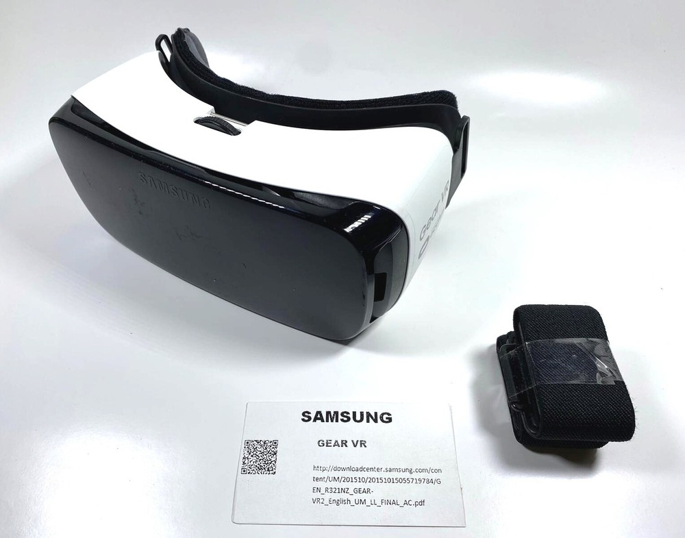 Samsung Gear VR Virtual Reality Headset (Missing Cable)