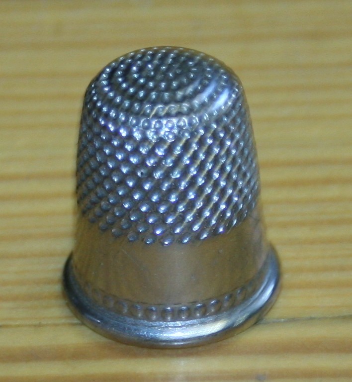 5 VINTAGE THIMBLES SOME SILVER? DONT KNOW