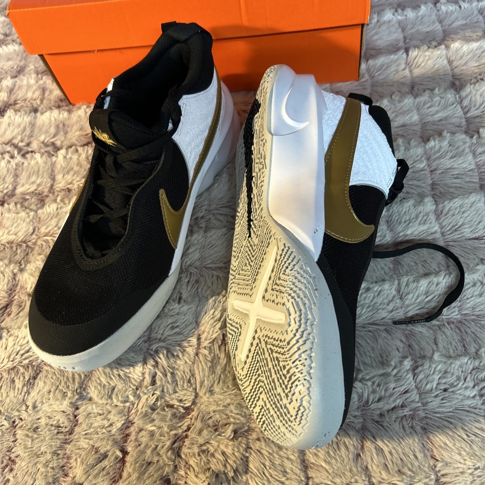 Nike Team Hustle D10 Sneakers Size 7Y