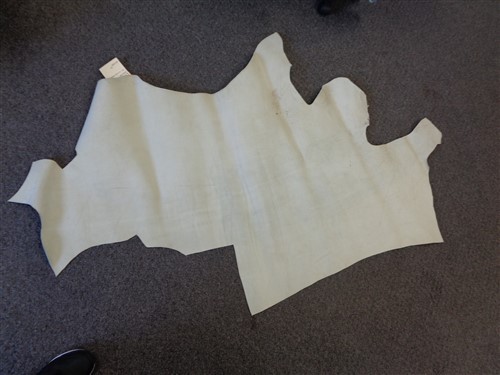 LEATHER HIDE OFF WHITE SMOOTH 67" X 39 1/2"