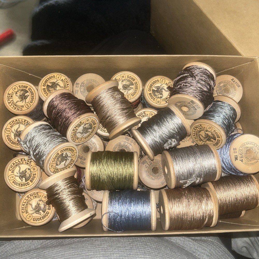 Guidebrod Bro’s Rayon Buttonhole Twist Thread