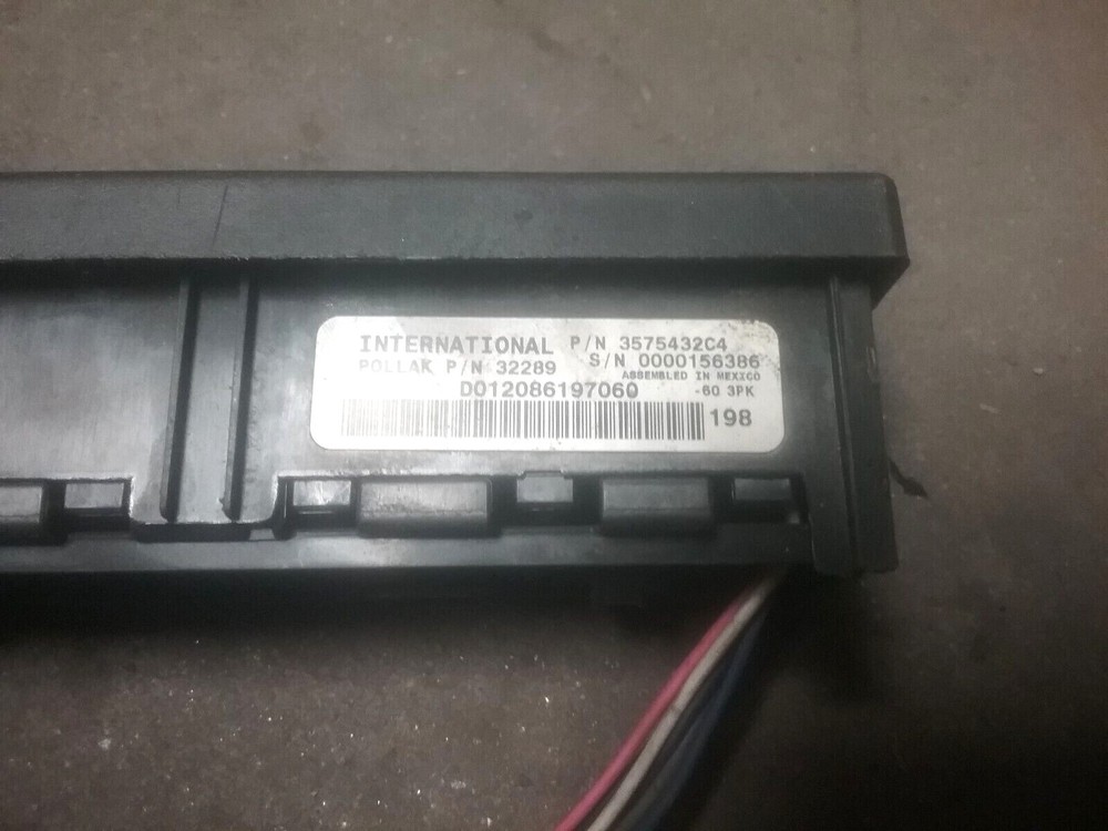 INTERNATIONAL SWITCH PANEL 3575432C4 , 32289