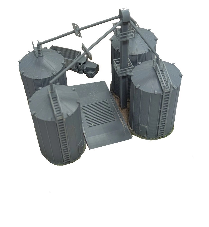 N Scale Farm Bins and Grain Truck