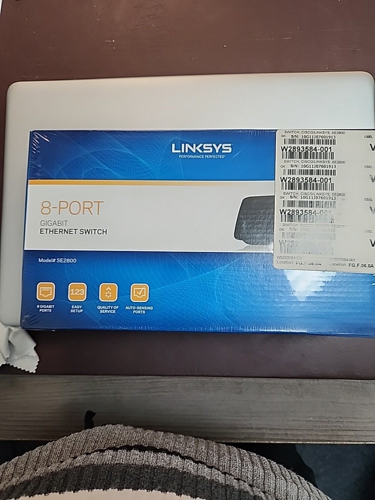 Linksys 8 Pory Ethernet Switch SE2800