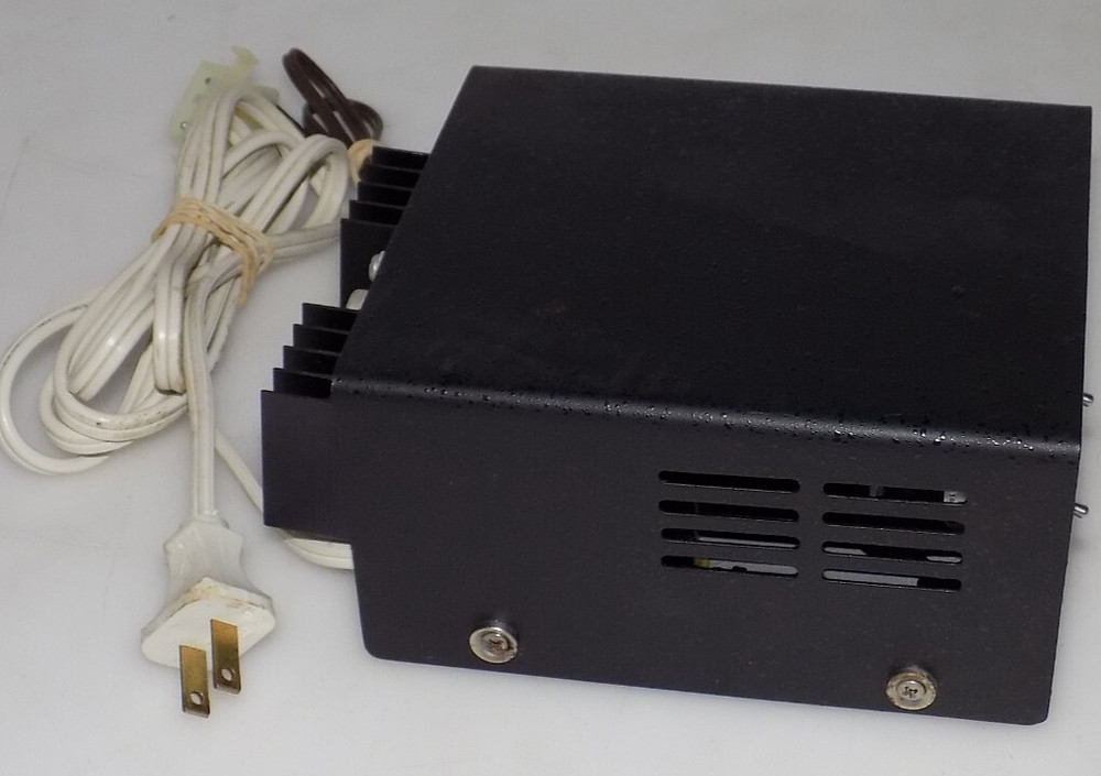 VINTAGE- UNBRANDED VOLTMETER MADE IN TAIWAN