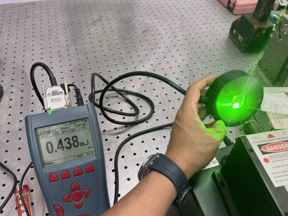 Ophir PE25-V2 Laser Energy Sensor w/ Box – Zero OK, Laser Response, Worn Surface