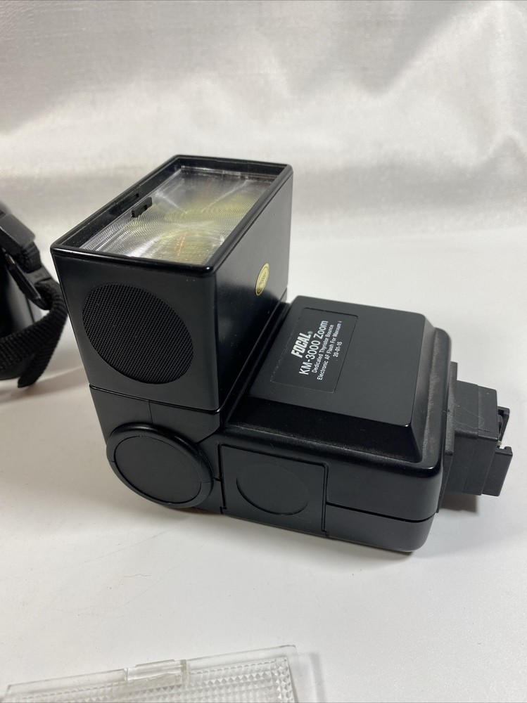 Minolta Maxxum 3000i SLR Film Camera Bundle