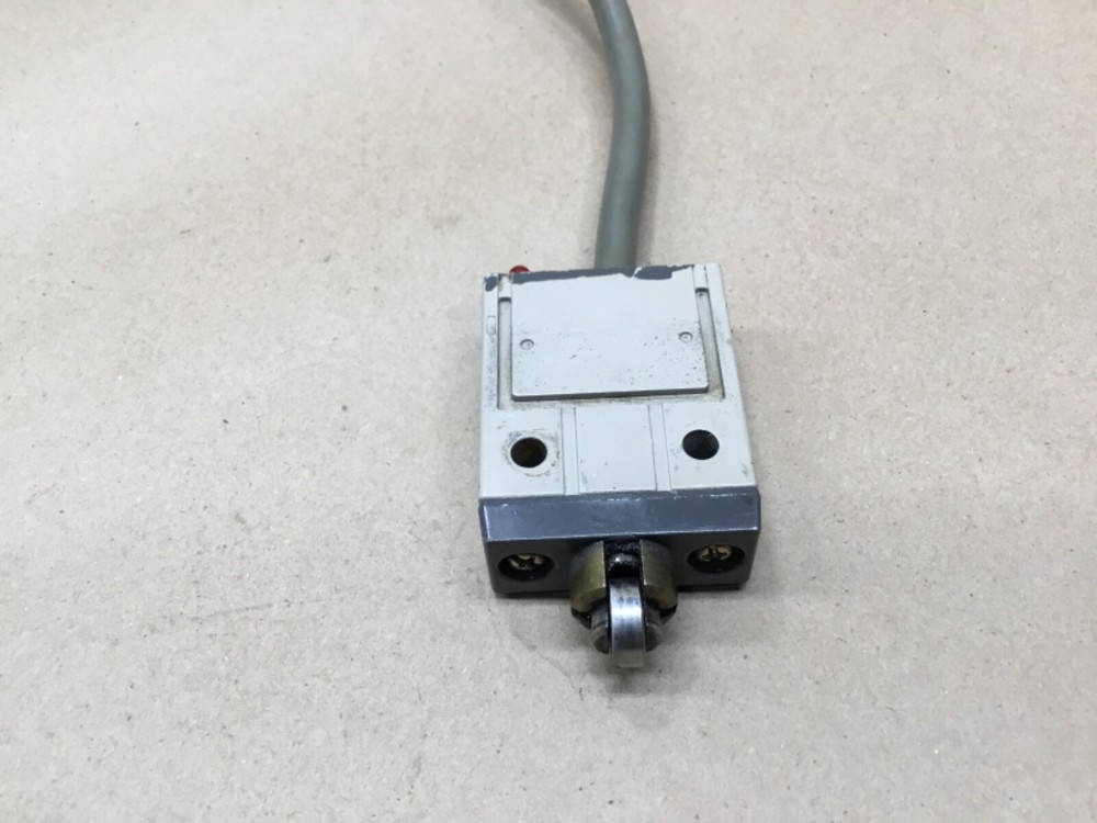 Omron Plunger Type Limit Switch D4C-3403 #48E8