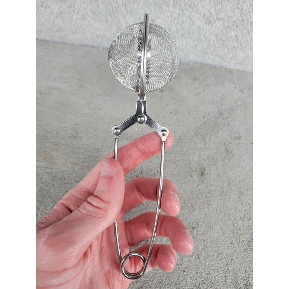 Stainless Steel Mesh Tea Ball Infuser Squeeze Handle Loose Leaf Strainer Silver