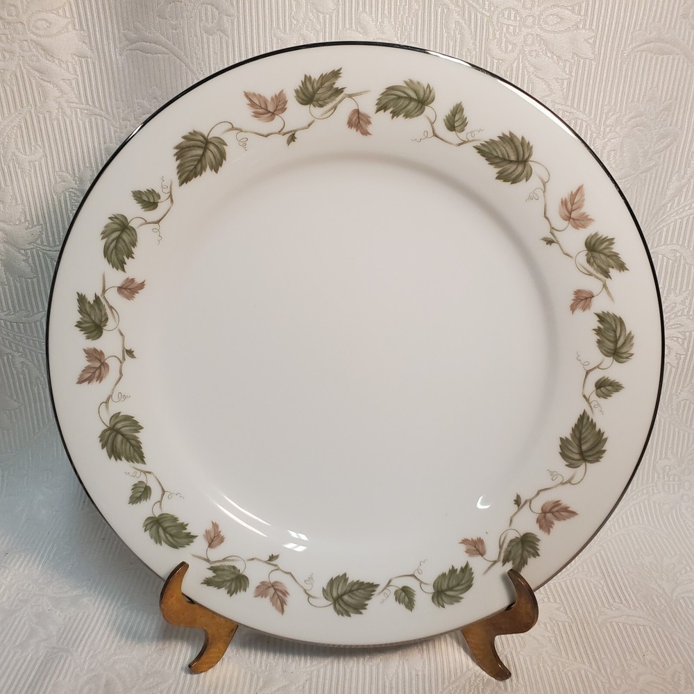 Noritake Vineyard - 7 Piece Dinner Set- Japan - Excellent Used Condition