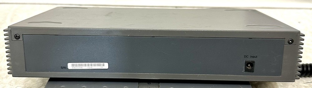 Linksys EtherFast 10/100 Auto-Sensing EFAH08W 8-Port Workgroup External Hub