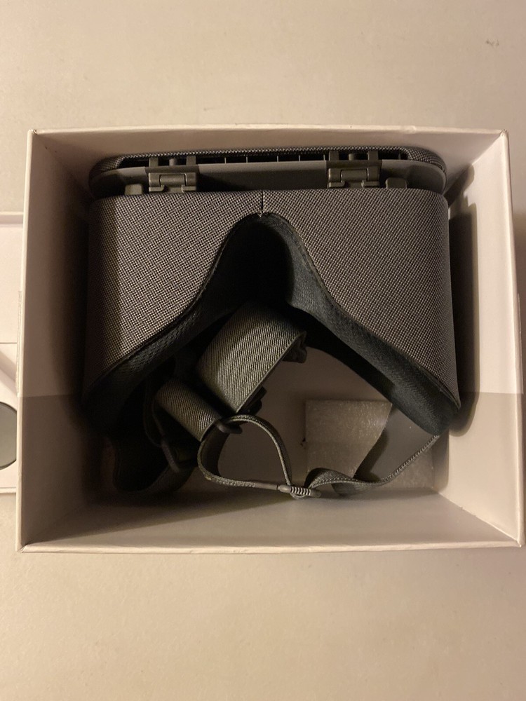 Google Daydream View (2017) VR Virtual Reality Charcoal Headset CIB Remote Box