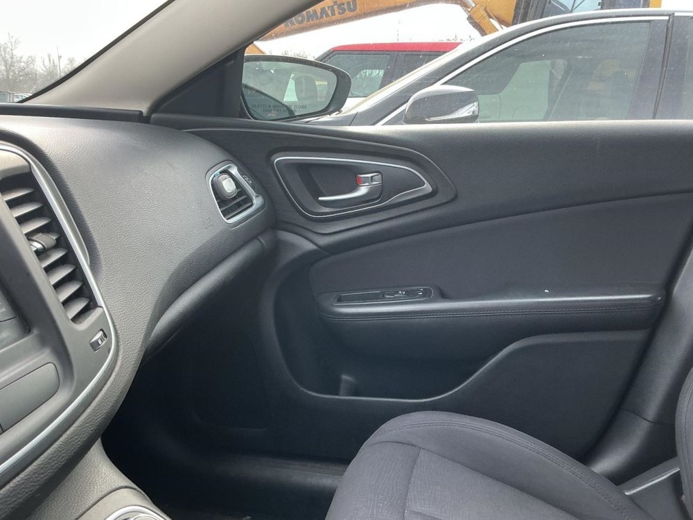 200 2015 Glove Box 4985095