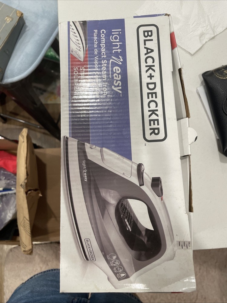 BLACK & DECKER Compact Steam Iron, Gary/White