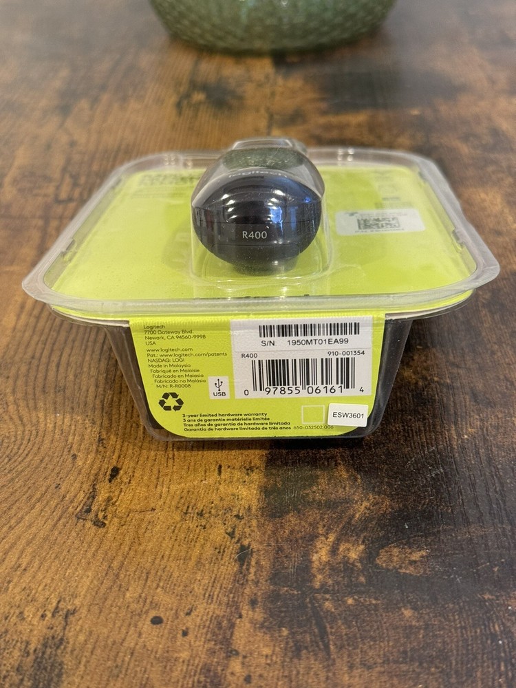 Logitech R400 Professional Wireless Presenter w/Red Laser Pointer (New Sealed)