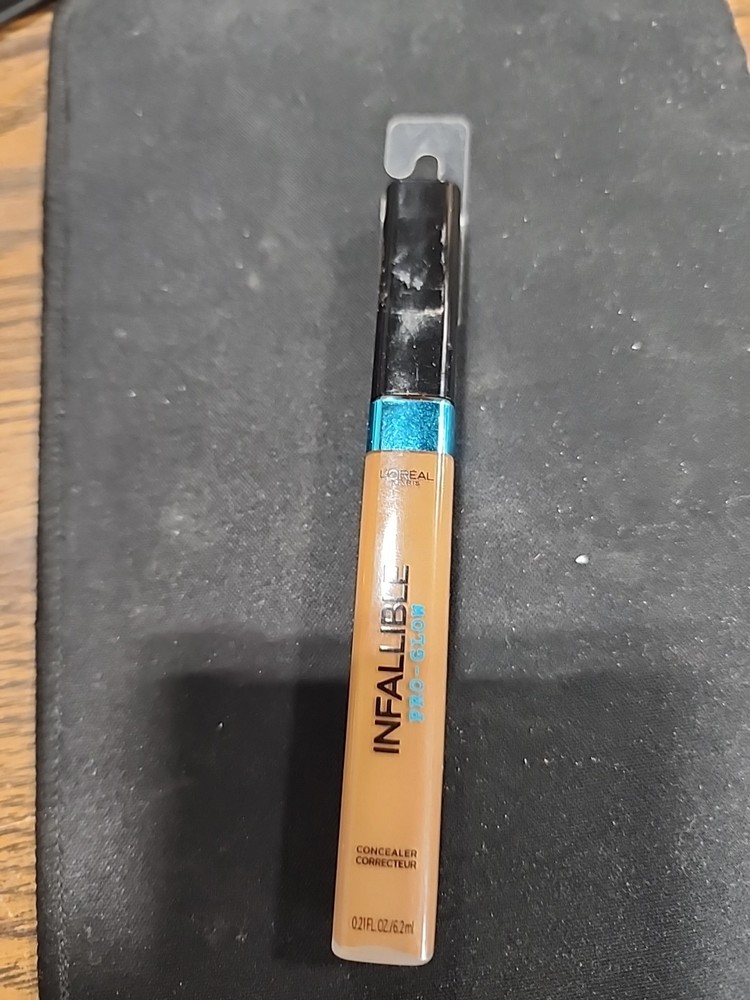 Loreal Infallible Pro-Glow Concealer. #80 cocoa