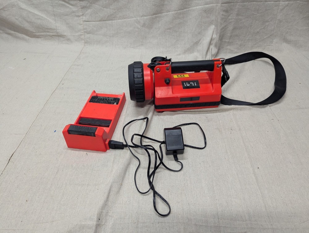 Streamlight LiteBox EMS Firefighter Flashlight With Charger