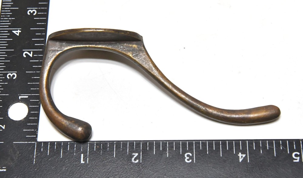 4 VINTAGE HAT OF COAT HOOKS