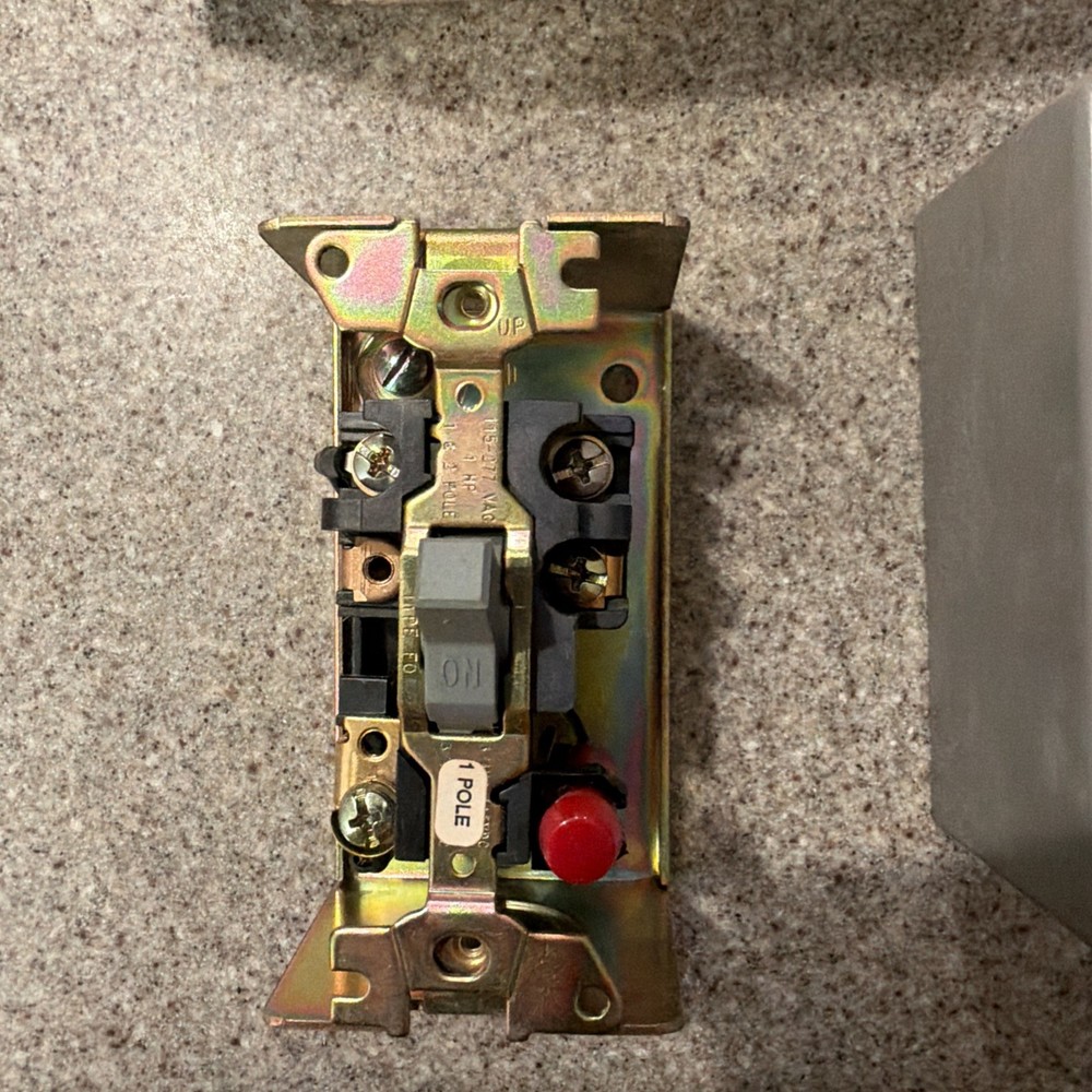 Square D 2510 FG1P Manual Starter NEMA Type 1 Enclosure
