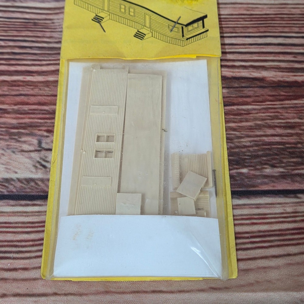 Nucomp Miniatures N scale N007 mobile home kit sealed