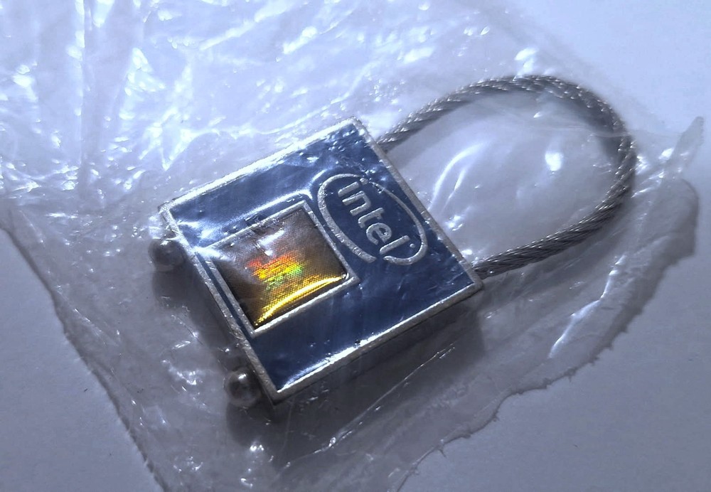 Intel Core 2 Processor CPU Keychain (2008) – Intel Store Collectible New Unused