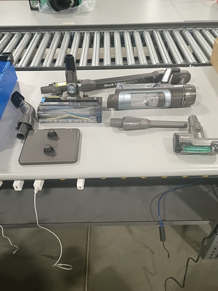 SHARK® CORDLESS POWERDETECT™ CLEAN & EMPTY SYSTEM - GRAY/ LIGHT BLUE