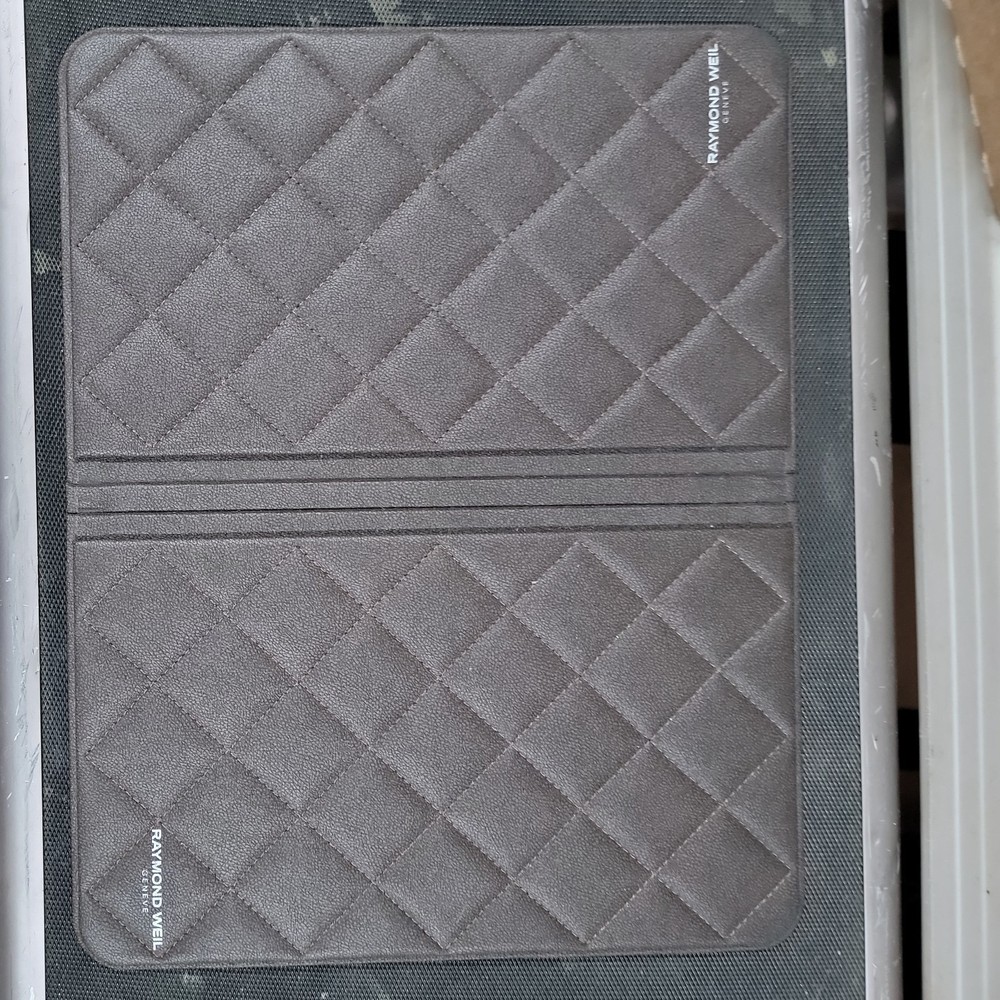 Official RAYMOND WEIL Display Pad