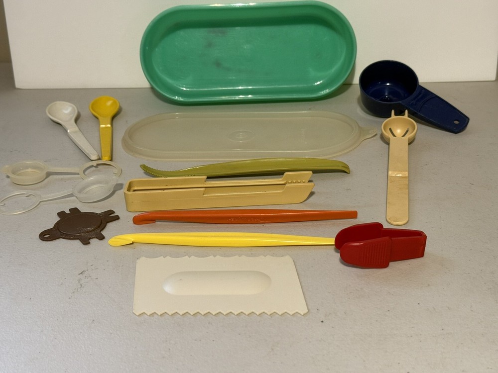 TUPPERWARE Green Oval storage Container + 11 Gadgets