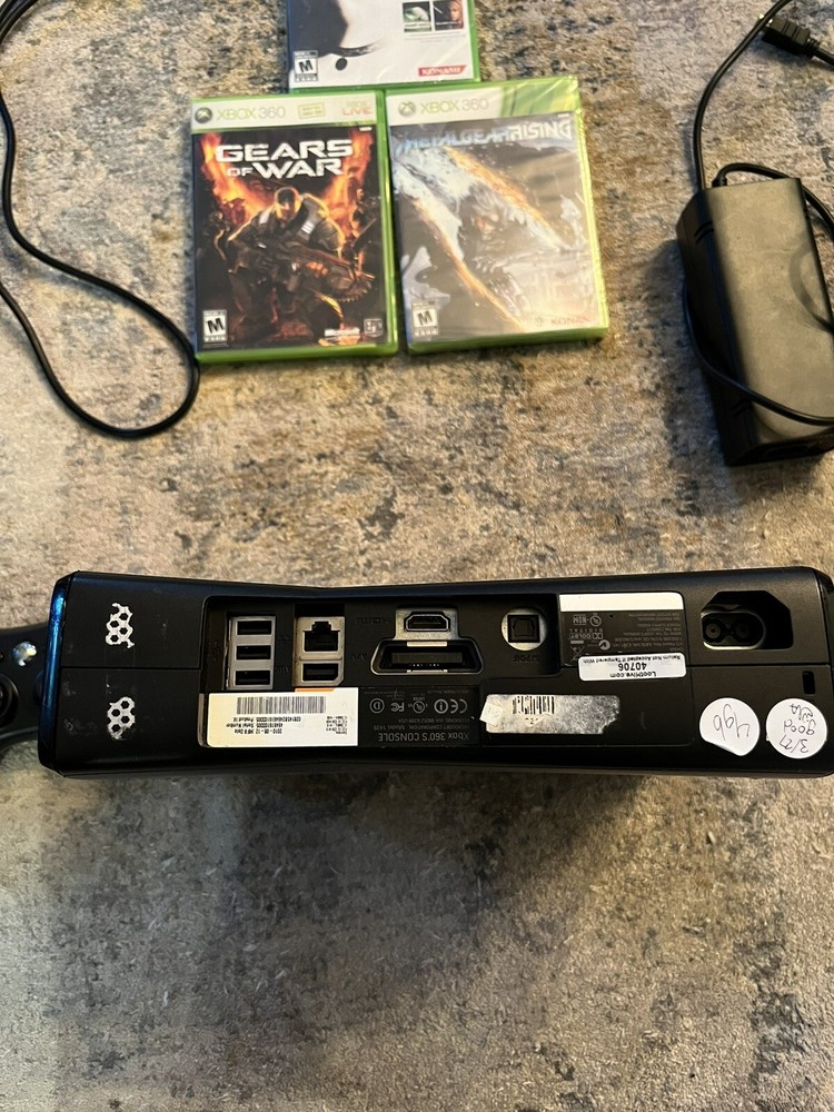 Microsoft XBox 360 S Slim 250GB Black Video Game Console System 360S Bundle