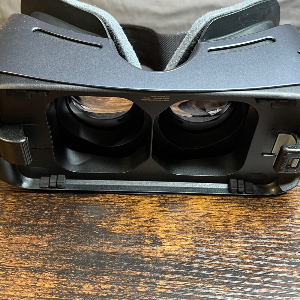 Samsung SM-R324 Gear VR By Oculus With Controller Black (Missing Visor) 2018