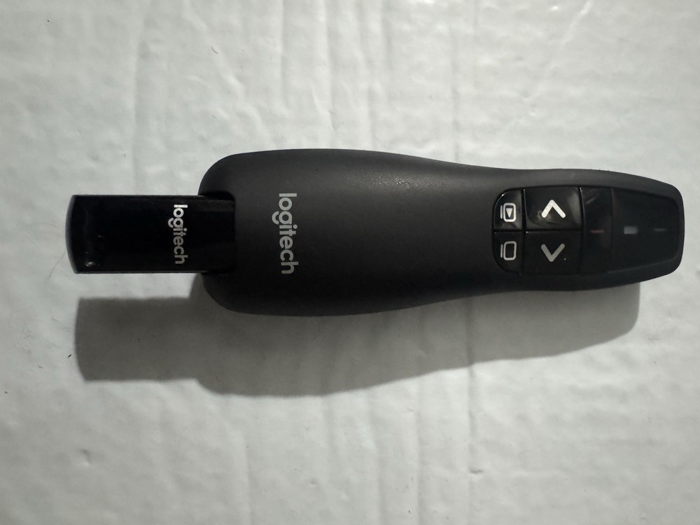 Logitech R400 Wireless Laser Pointer Presentation Remote with USB & Case Black