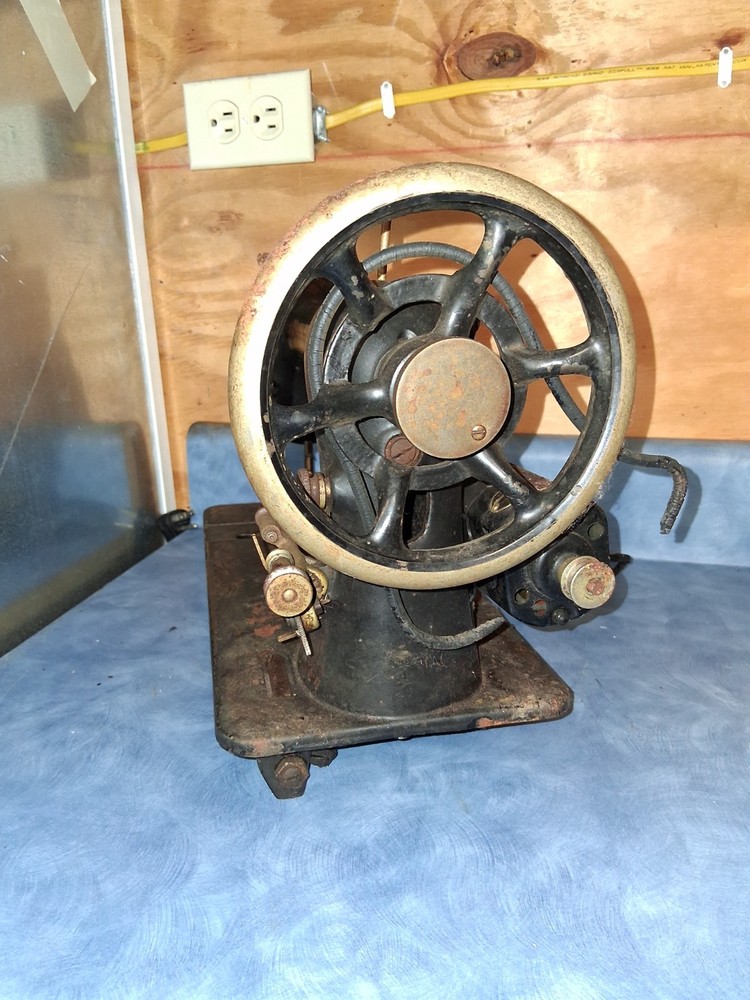 Old Singer Sewing Machine With Box