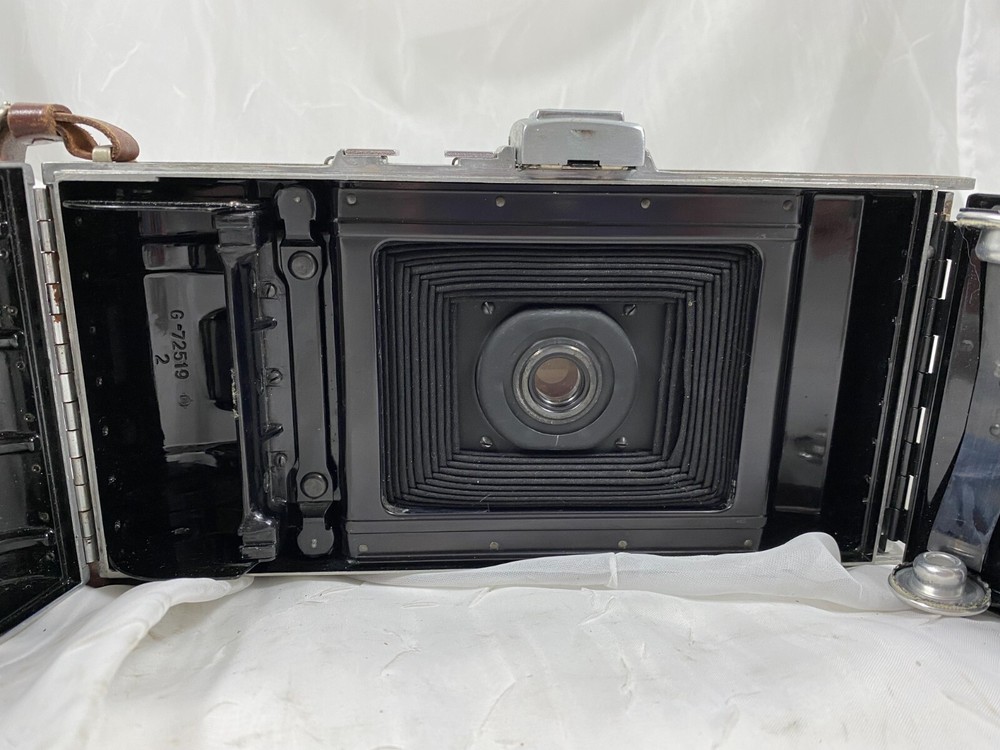 POLAROID LAND CAMERA MODEL 95 WITH FLASH #200, UNTESTED
