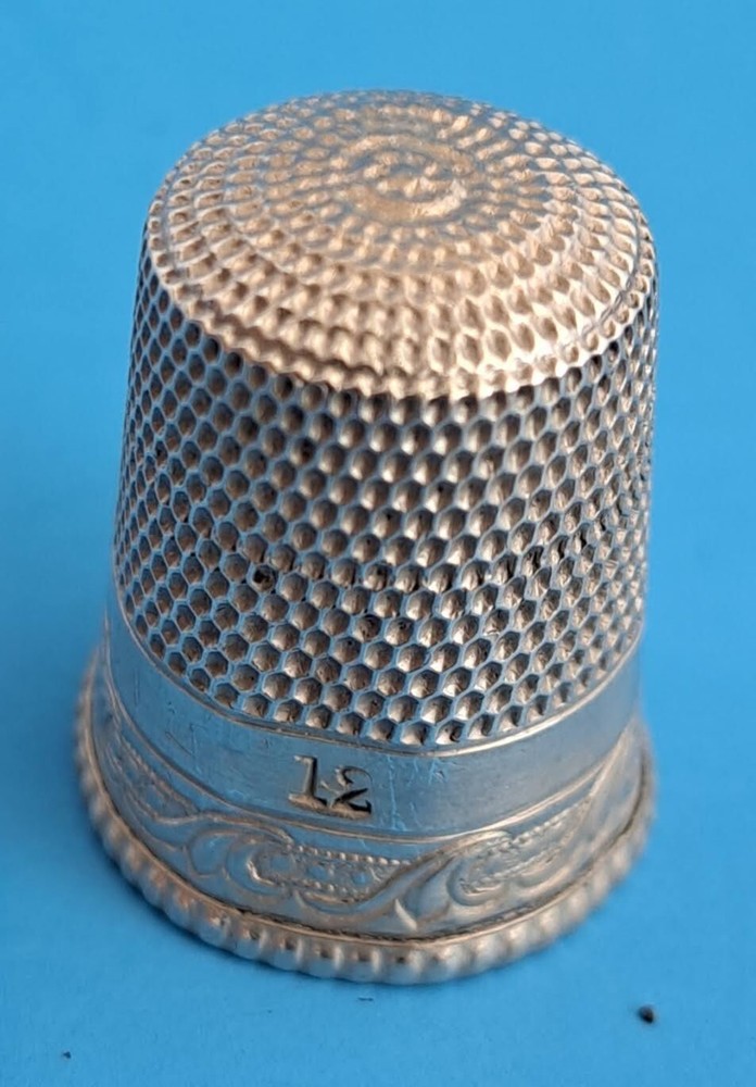 VINTAGE STERLING SILVER  THIMBLE OCEAN WAVES PATTERN MARKED