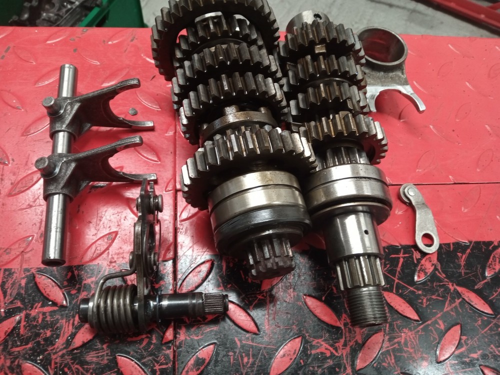 KAWASAKI GPZ 500 1990 ENGINE GEARBOX COGS AND SHAFTS