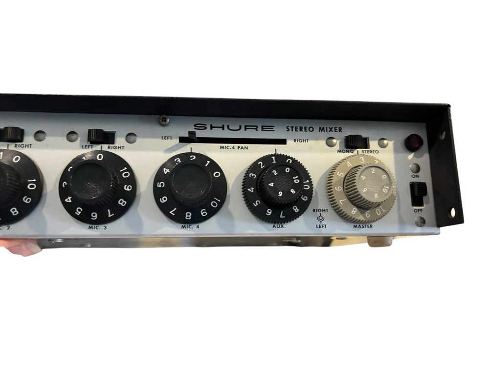 Shure M688 hi/low microphone mixer powers on