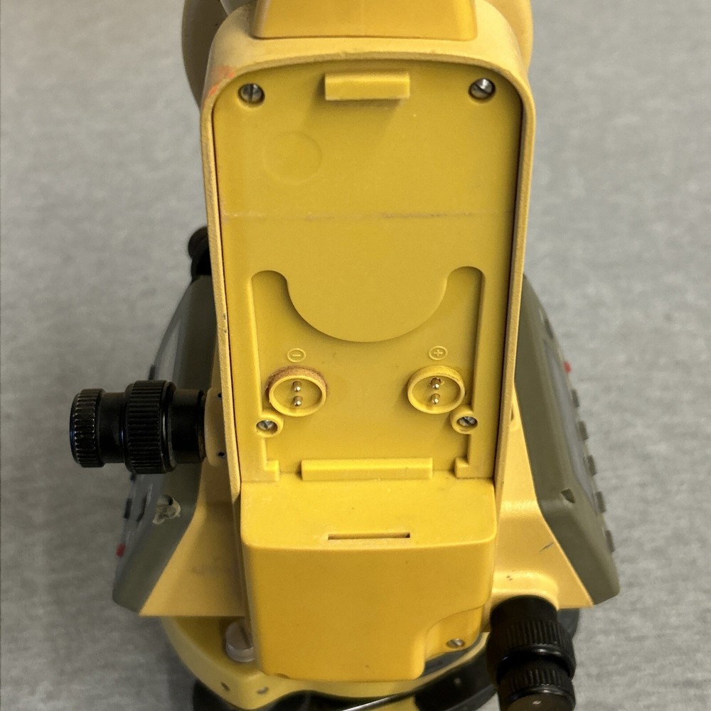 South Electronic Theodolite ET-05 W/ Case