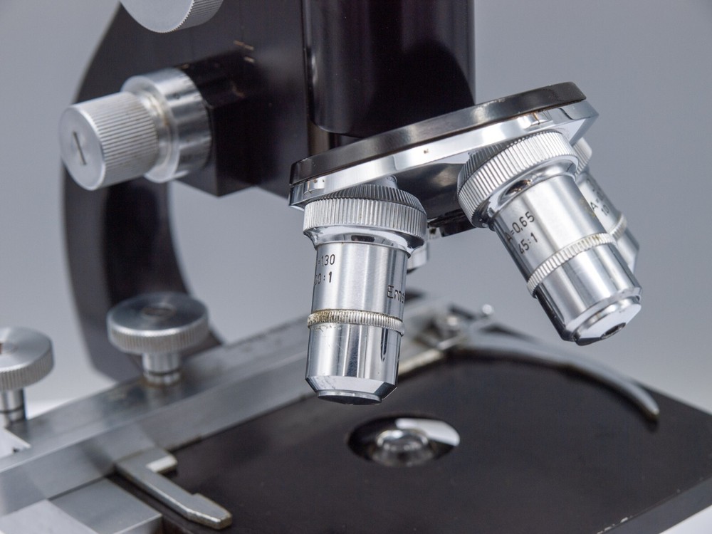 1945 - Ernst Leitz Wetzlar Compound Microscope w/ Case, 4 Objectives, Accs