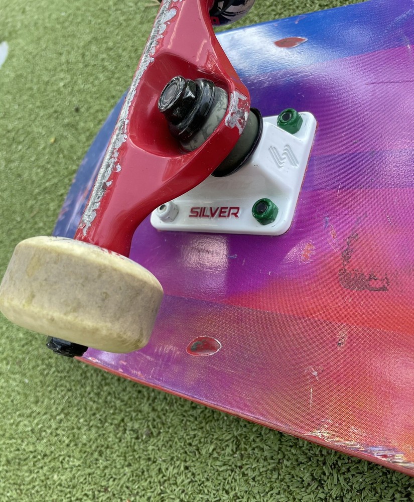 Mikemo Sponge Bob Skateboard Silver trucks & Bones