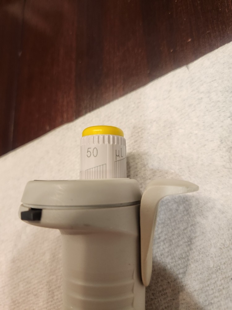 Eppendorf Research 8-Channel Pipetman Pipette