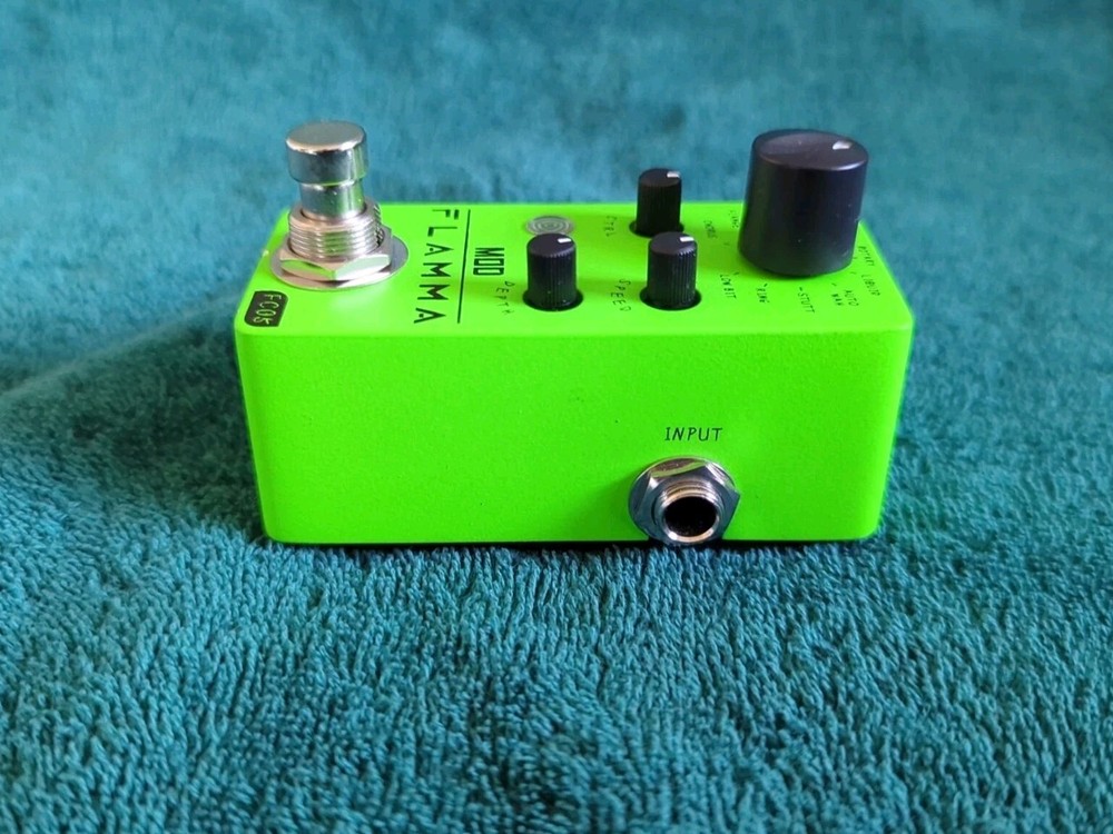 FLAMMA FC05 Modulation Multi-Effects Pedal with 11 different effects