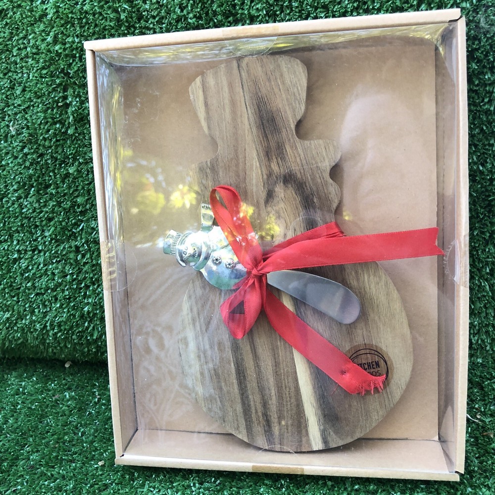 NEW SNOWMAN OR CHRISTMAS TREE WOODEN CHEESE BOARD AND SPREADER